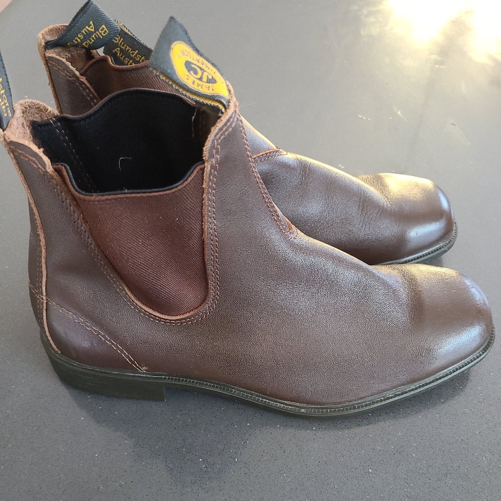 Blundstone Chelsea Boots US 9 Mens 10 Womens (AU 8)